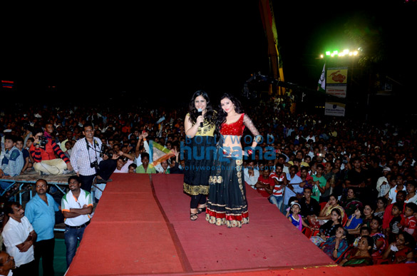 urvashi performs at a dahi handi near pune 4