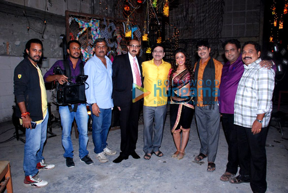 aarti chabbria shoots an item song for marathi film khotarde mele 4