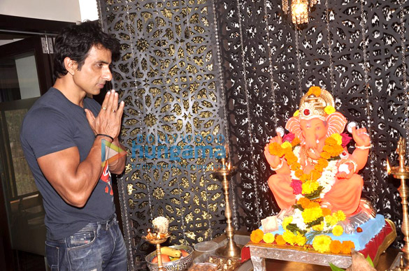 sonu sood celebrates ganesh chaturthi 4