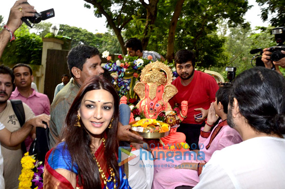 sonali bendres ganpati visarjan 5