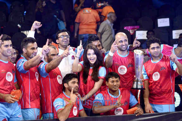 abhishek bachchans team wins pro kabbadi grand finale 4
