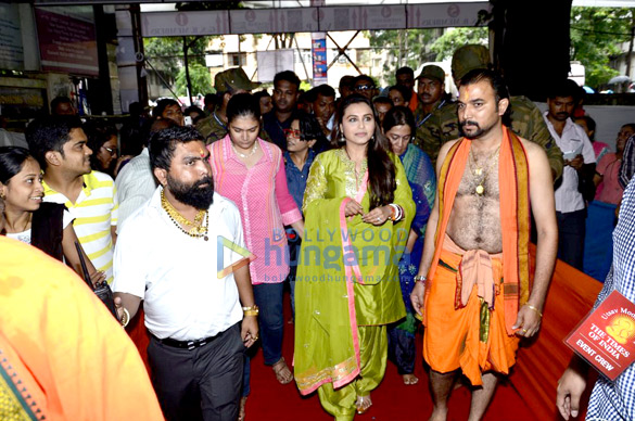 rani mukerji at chinchpokli ganpati mandal 12