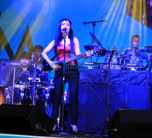 shibani kashyap performs at pheonix marketcity 8