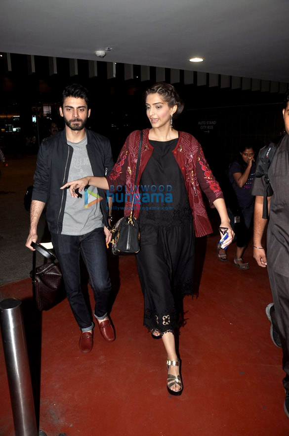 sonam kapoor fawad khan snapped at the airport 6