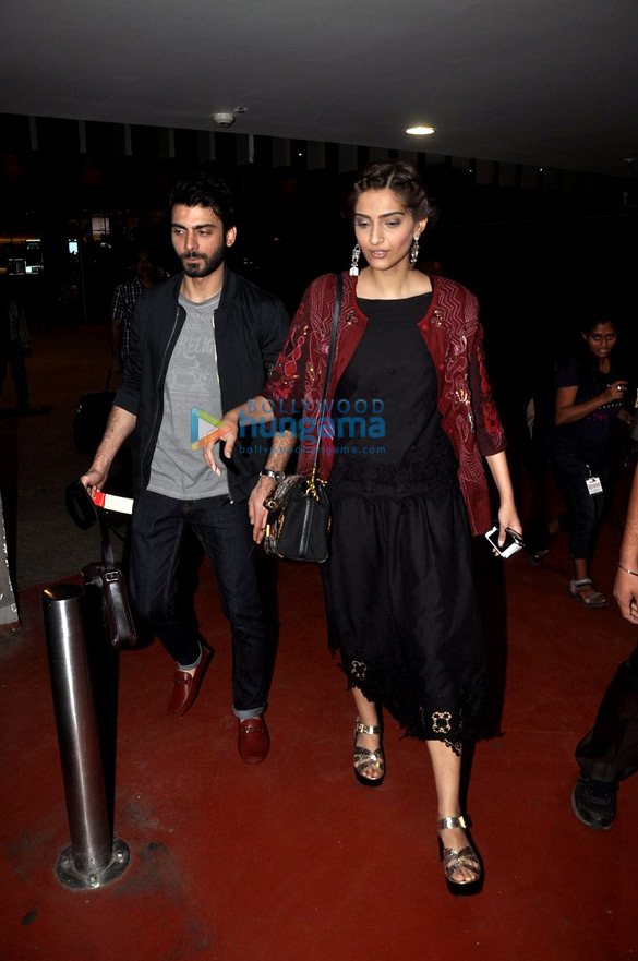 sonam kapoor fawad khan snapped at the airport 7