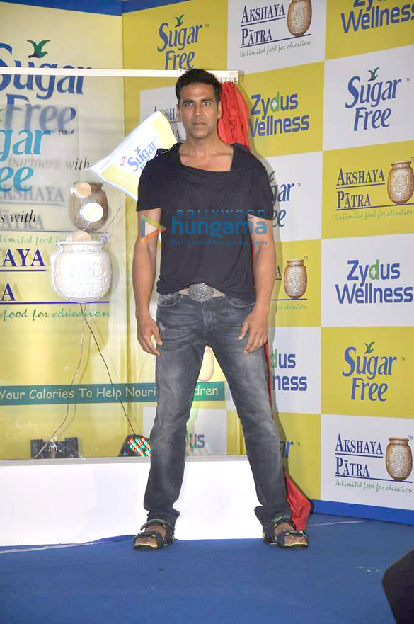 akshay kumar launches sugar frees donate your calories to help nourish children campaign 9