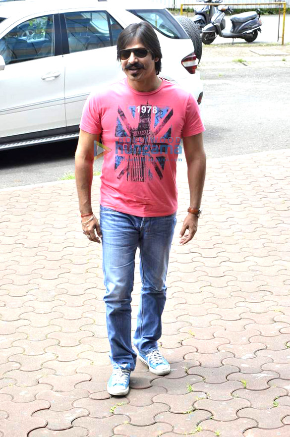 vivek oberoi celebrates his birthday with cancer patients 9