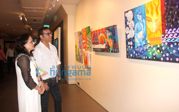 abhijeet graces shashi thakurs show of her new paintings titled beyond the seas 5