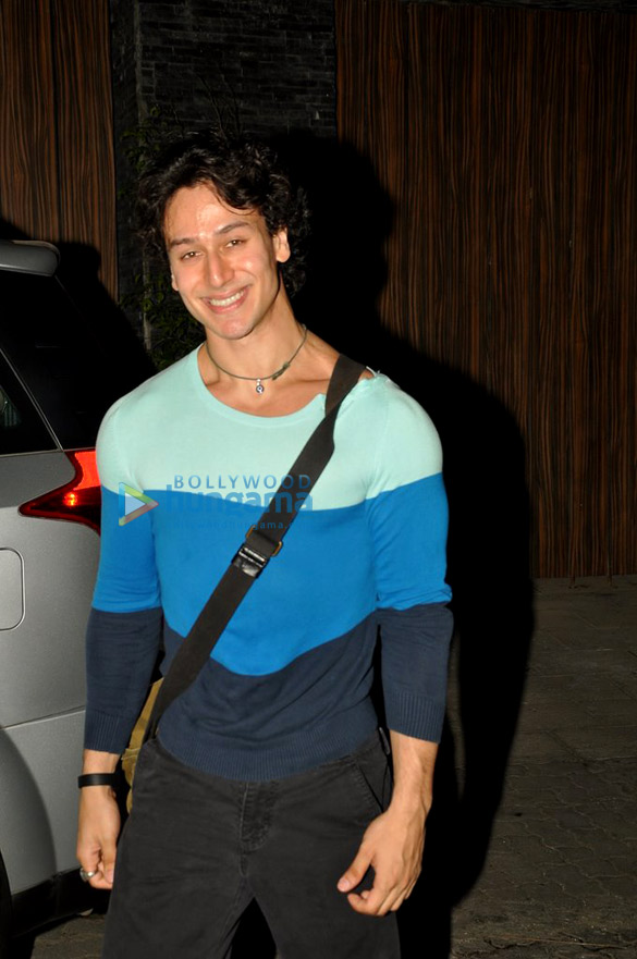 tiger shroff snapped in bandra 2