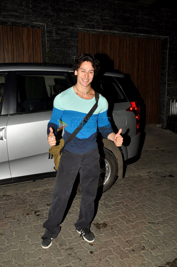 tiger shroff snapped in bandra 6