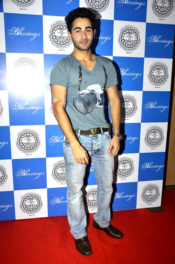 alisha chinoy armaan jain at krishna mehtas show blessings 7
