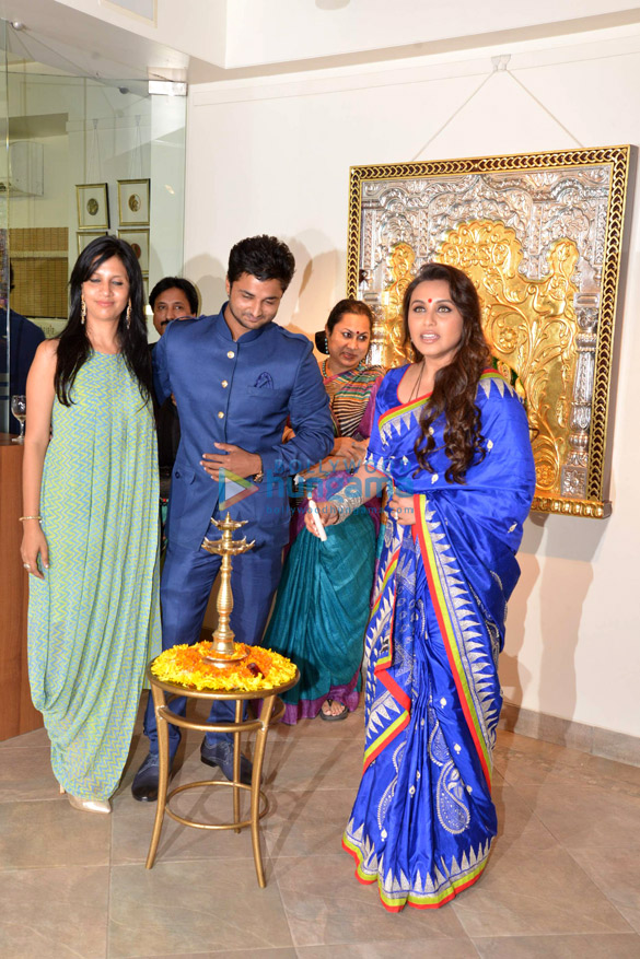 rani mukerji inaugurates suvigya sharmas art exhibition 3