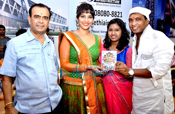 celebs attend navratri at kora kendra 4