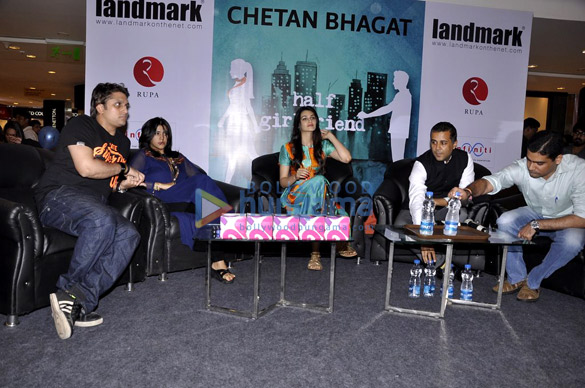 kirti sanon ekta kapoor at the launch chetan bhagats new book half girlfriend 7
