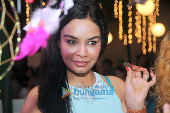 celebs grace pragati mehras lifestyle exhibition fleaesta 5