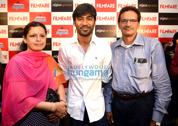 dhanush at filmfare readers meet and greet at the reliance digital store in chennai 5