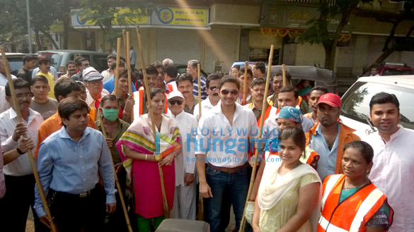 shreyas talpade at the swach bharat abhiyaan 2
