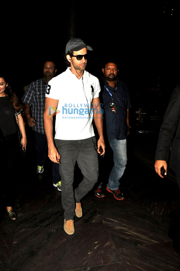 hrithik roshan snapped at a suburban hotel 10