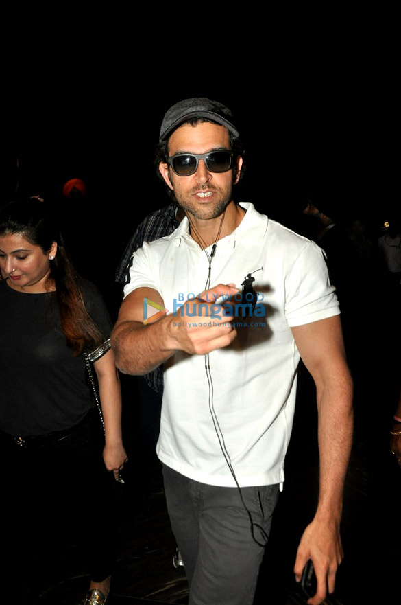 hrithik roshan snapped at a suburban hotel 13