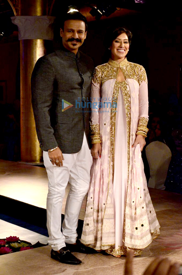 vivek oberoi walks for maheka mirpuris show for cancer cause 5