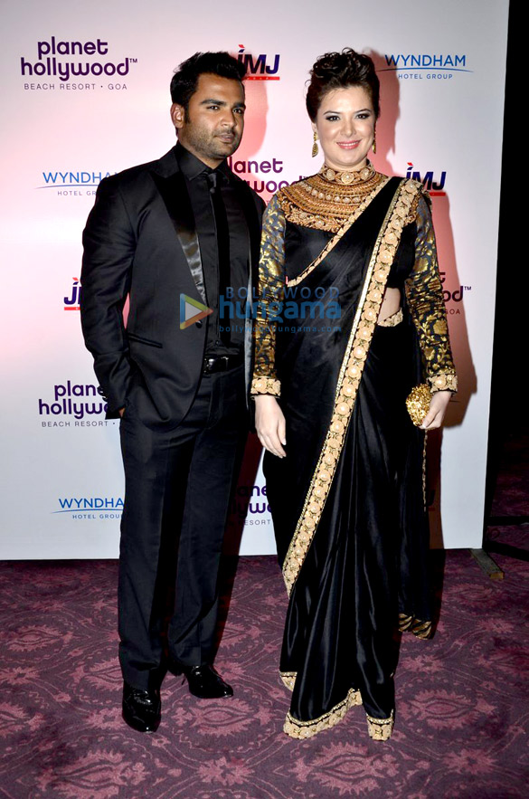 gauri khan sachin joshi at the launch of planet hollywood 5