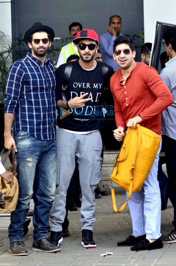 amitabh bachchan ranbir kapoor nargis fakhri snapped en route to indian super league launch 3