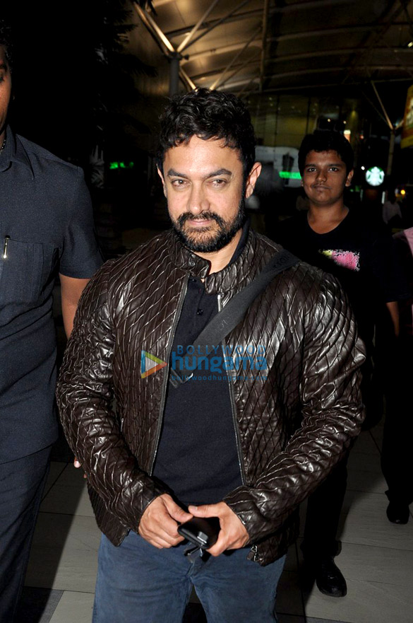 aamir khan snapped at the domestic airport 3