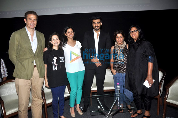 arjun kapoor zoya akhtar at 16th mumbai film festival day 8 4