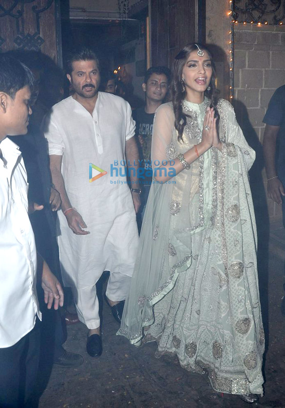 anil kapoor sonam kapoor snapped celebrating diwali 7