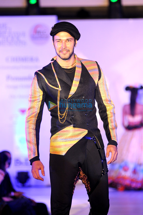 celebs grace the wlci college indias design exhibition penumbra 2014 9