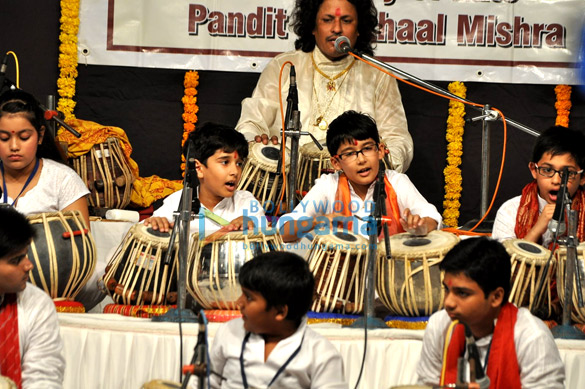 madhuri dixit snapped with kids 6
