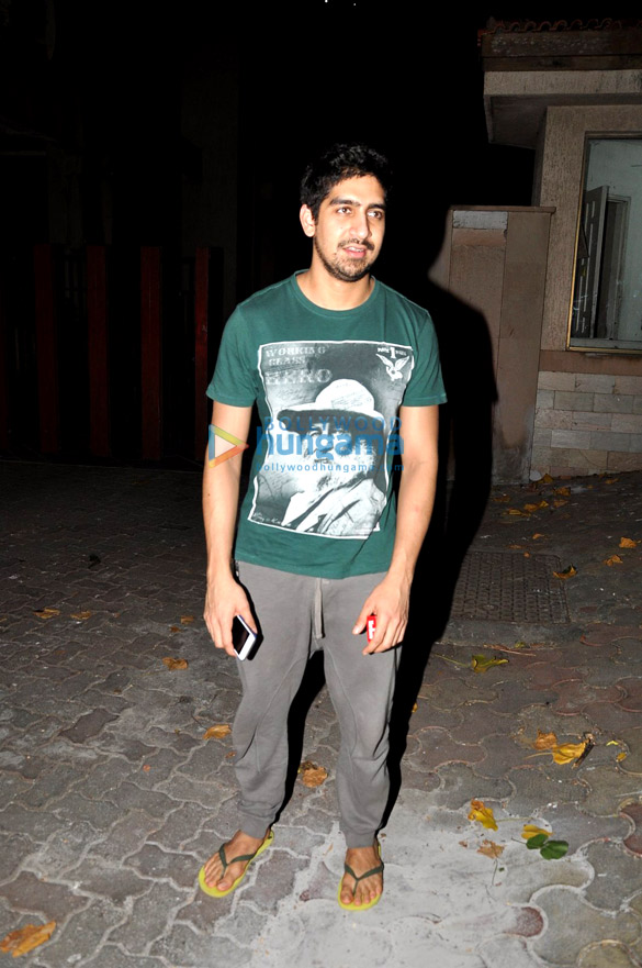 ayan mukerji snapped in bandra 5