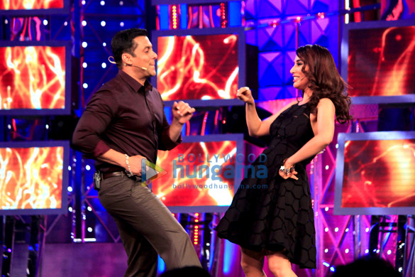 sophie choudry interacts with bigg boss 8 inmates 4