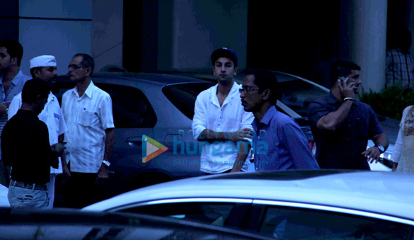ranbir kapoor arjun kapoor visit breach candy hospital for ravi chopra 2
