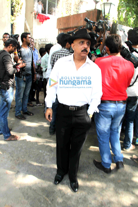 celebs grace ravi chopras funeral 18