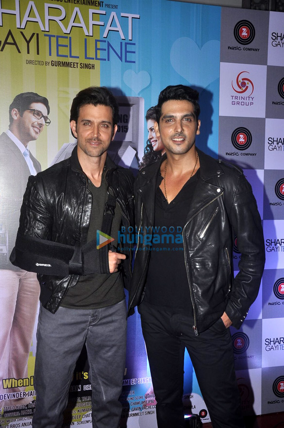 hrithik roshan zayed khan at sharafat gayi tel lenes launch 5