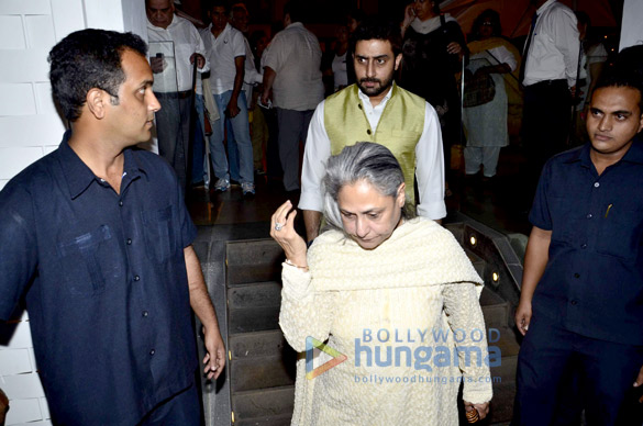 rani mukerji abhishek bachchan and others at ravi chopras prayer meet 3