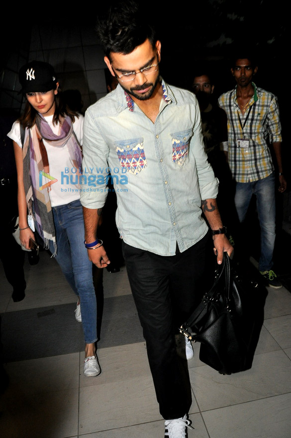 anushka sharma virat kohli snapped at the domestic airport 8