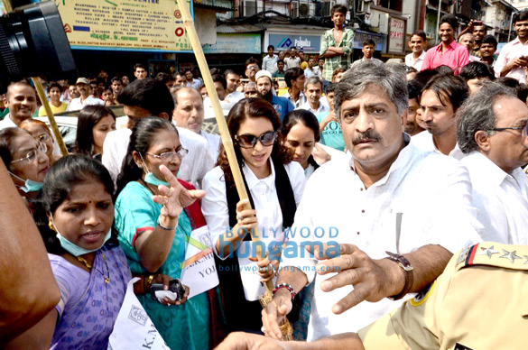 juhi chawla at cleanliness drive 8