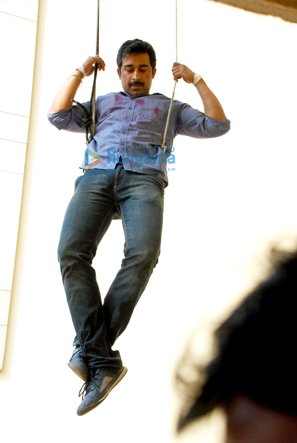 rannvijay singh conducts stunt for his show 2