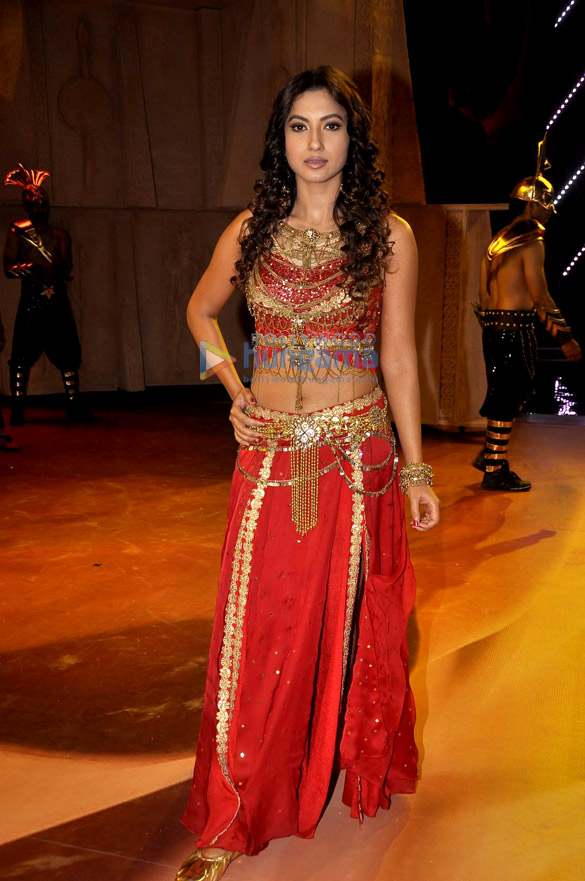 gauahar khan performs for the show indias raw star 7