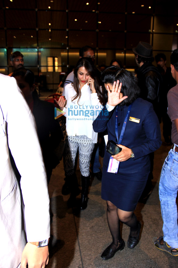 hrithik roshan bipasha basu malaika arora khan arrive from hong kong 3