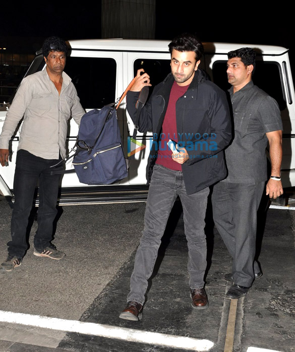 ranbir kapoor ayan mukerji snapped at the international airport 5