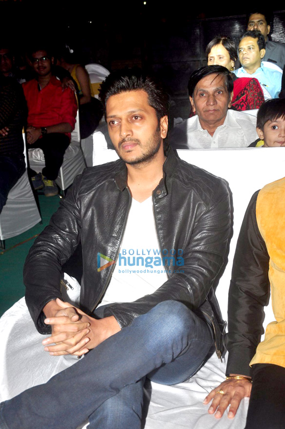 riteish deshmukh ayushmann khurrana at mulund festival 2014 finale 4