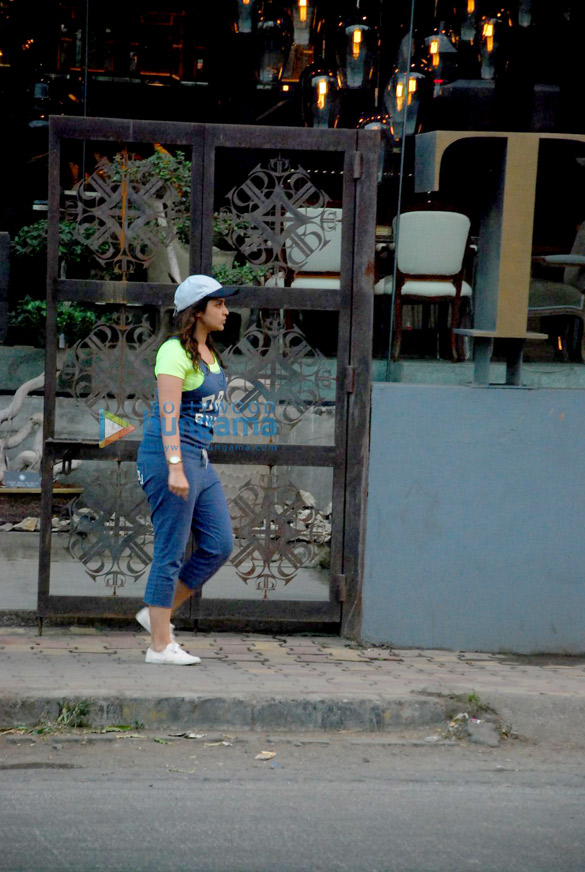 parineeti chopra snapped at sussanne roshans store 4