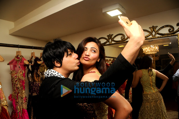 daisy shah at rohhit vermas fitting preview for 21st lions gold awards 2015 3