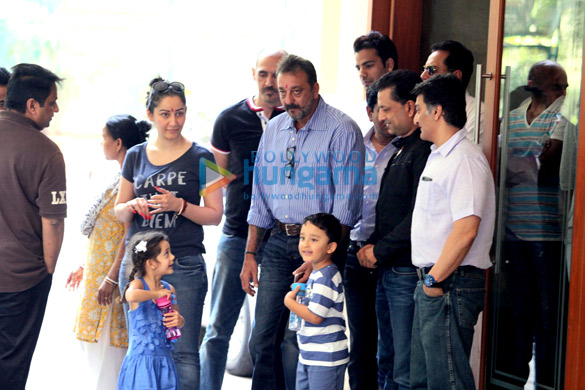 sanjay dutt leaves for jail after 14 day parole leave 2