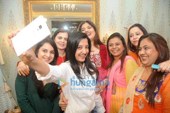 amy billimoria celebrating 40th anniversary of zalawadi mahila mandal and zalawadi sabha 6