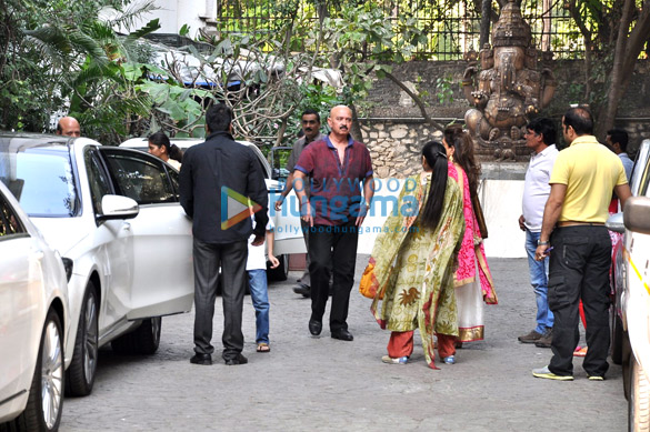 hrithik roshan celebrates birthday with family with a puja at his new residence 6