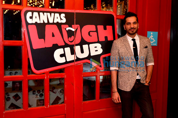 nitin miranis stand up comedy act at canvas laugh club 4